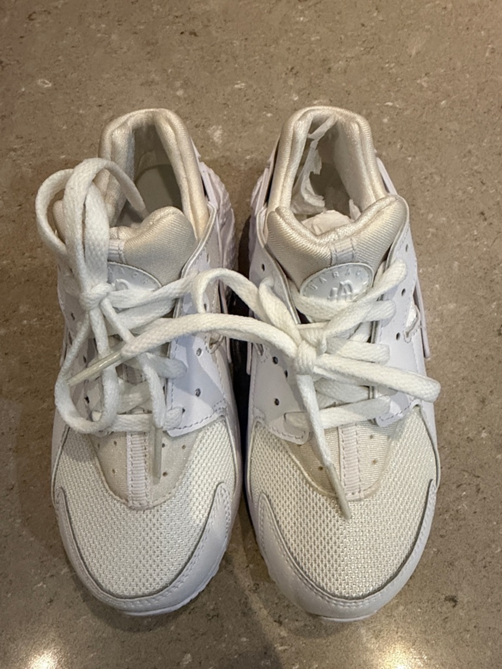 Brand New！Kids White Athletic Sneakers - Classic Lace-Up Style